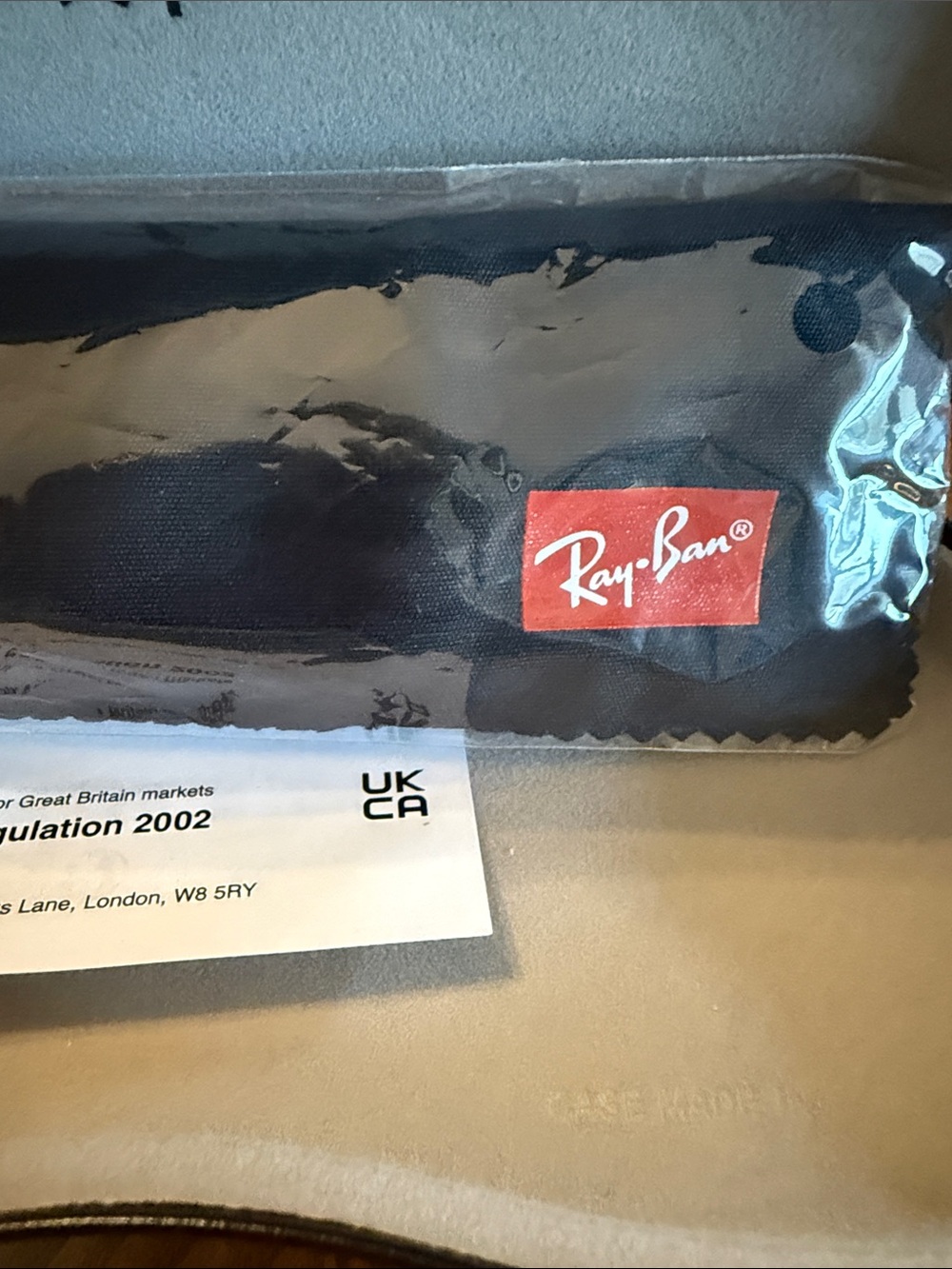 Ray-Ban Black Hard Sunglasses Case with Embossed Logo with Cleaner Cloth - Picture 4 of 7